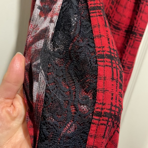 Beautiful multi-pattern, multi-texture scarf - Picture 3 of 3